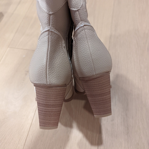 Women's Cream Western Ankle Boots - Picture 4 of 16